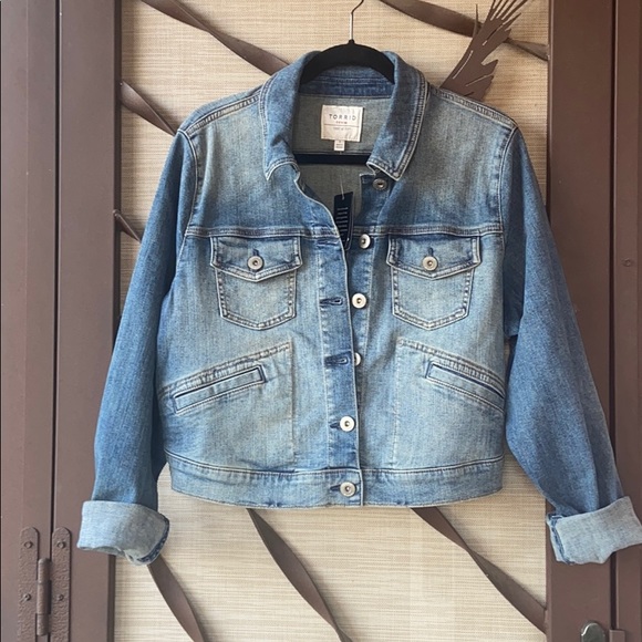 torrid Jackets & Blazers - 🧥 NWT Torrid Denim Jean Jacket Sz 1 (14-16)